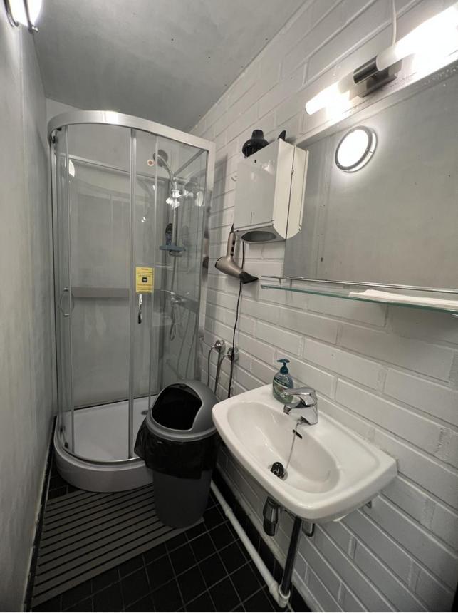 Office House Services 670 Hostel